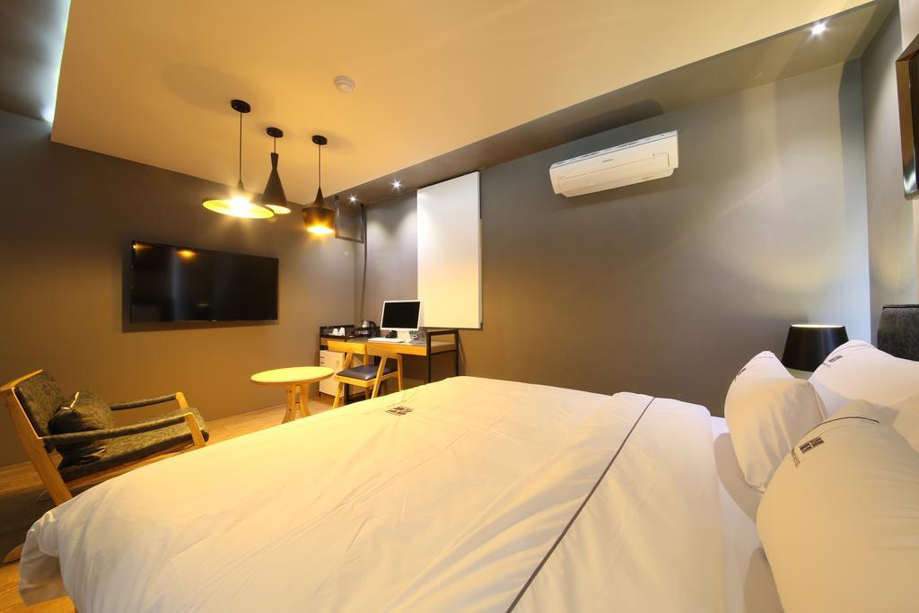 Avenue Hotel Jeonju Esterno foto