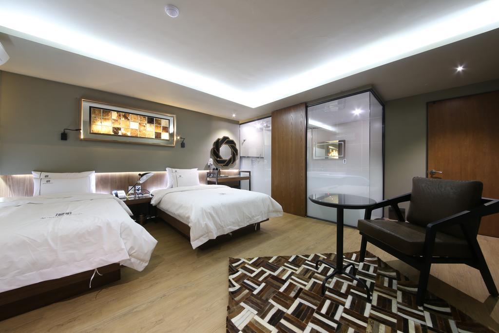 Avenue Hotel Jeonju Esterno foto