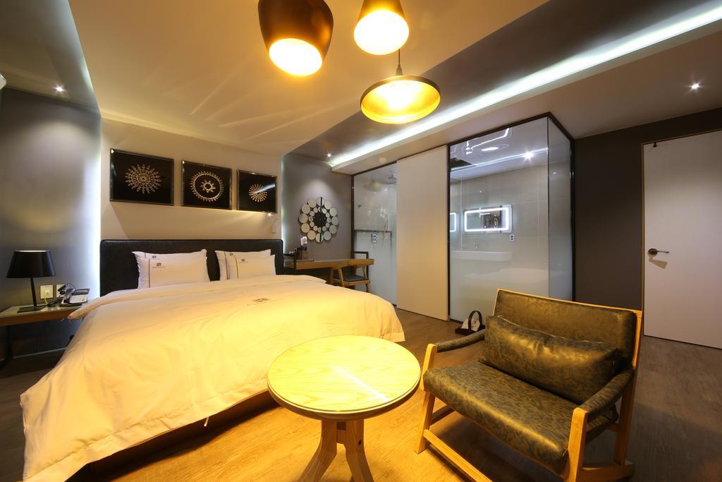 Avenue Hotel Jeonju Esterno foto