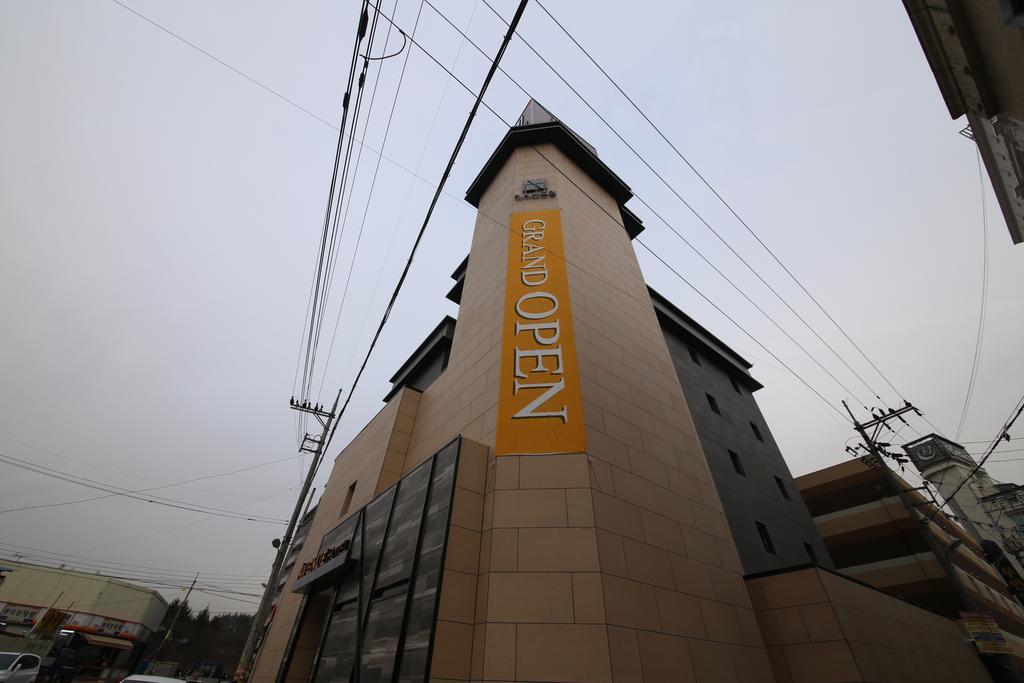 Avenue Hotel Jeonju Esterno foto