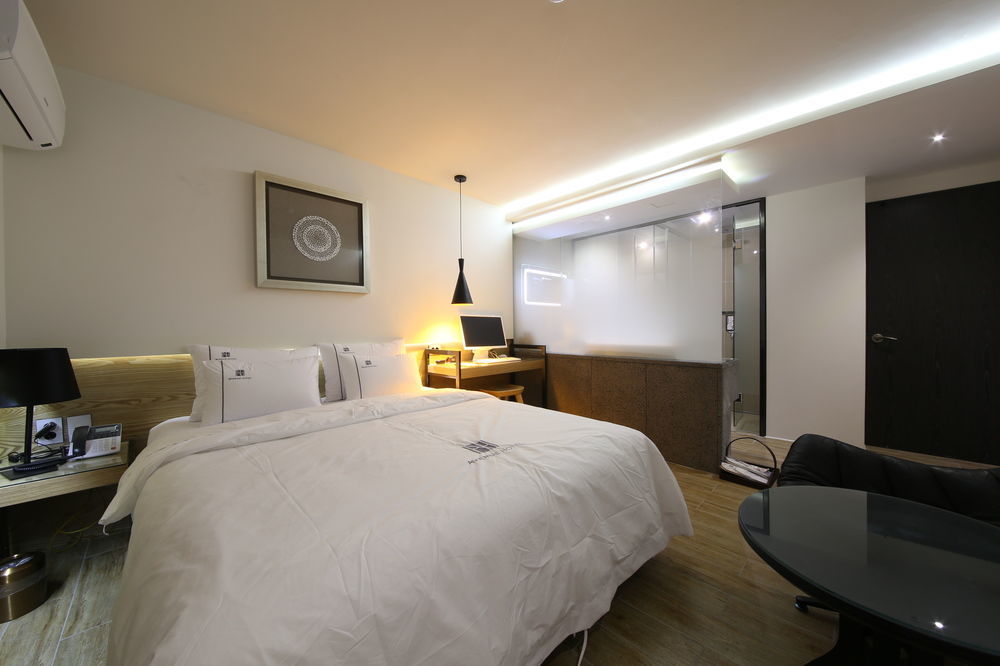 Avenue Hotel Jeonju Esterno foto