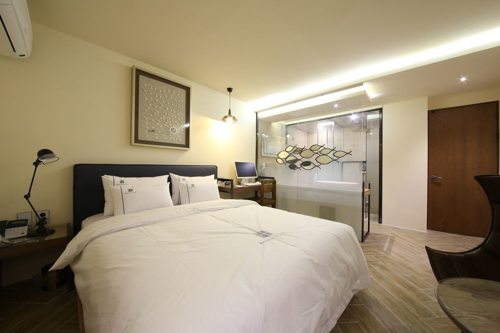Avenue Hotel Jeonju Esterno foto